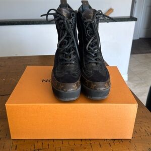 Louis Vuitton Laureate boots